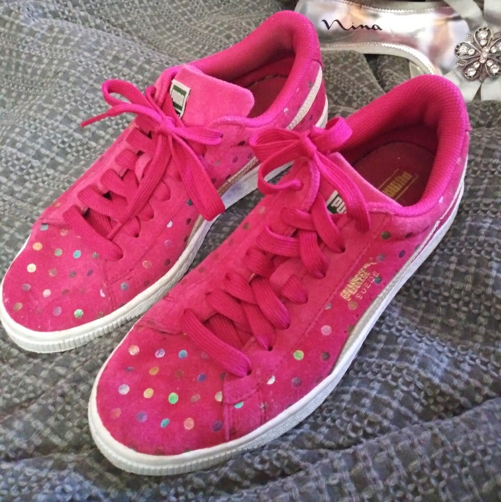 Athletic shoes